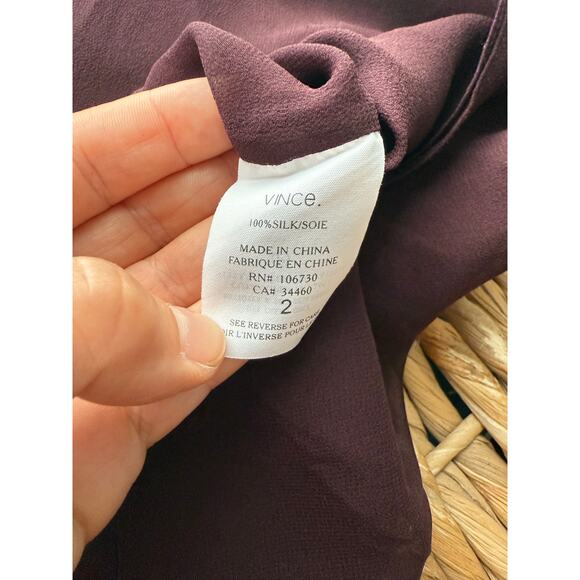 Vince Blouse Women's 2 100% Silk Plum Sleeveless Buttoned Distressed Trim - Picture 4 of 5